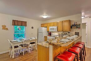 Beech Mountain Home w/ Covered Deck, Near Skiing!