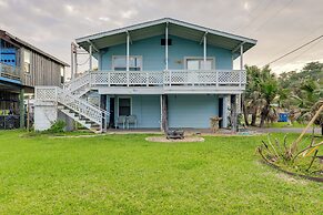 2 Blocks to Bay: Cabana Breeze' Rockport Rental!