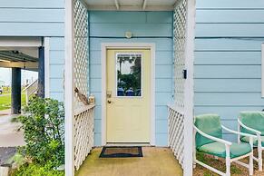 2 Blocks to Bay: Cabana Breeze' Rockport Rental!