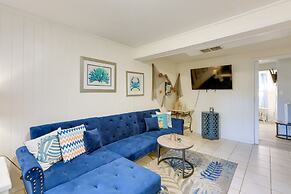 Cabana Breeze' Rockport Rental: 2 Blocks to Bay!