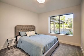 Family Retreat - Private Tennis Court & Game Room