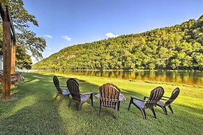 Cozy Waterfront Cottage w/ Deck on White River!