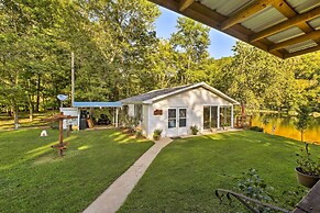 Cozy Waterfront Cottage w/ Deck on White River!