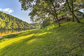 Cozy Waterfront Cottage w/ Deck on White River!