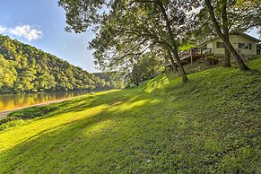 Cozy Waterfront Cottage w/ Deck on White River!