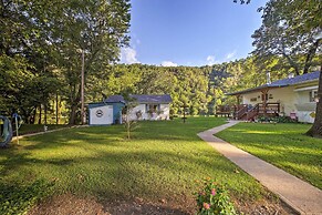 Cozy Waterfront Cottage w/ Deck on White River!