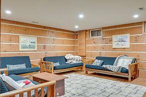 Custom-built Clarklake Cabin: Sauna & Cold Plunge!