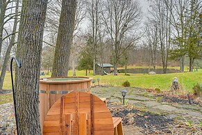 Custom-built Clarklake Cabin: Sauna & Cold Plunge!