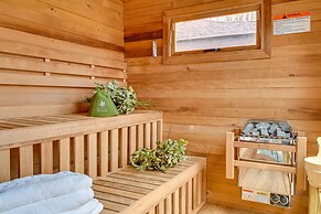 Custom-built Clarklake Cabin: Sauna & Cold Plunge!