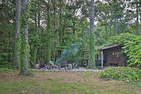 Luxury Pearcy Cabin w/ 5 Private Acres + Hot Tub!