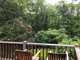 Luxury Pearcy Cabin w/ 5 Private Acres + Hot Tub!