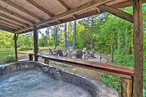Luxury Pearcy Cabin w/ 5 Private Acres + Hot Tub!