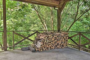 Luxury Pearcy Cabin w/ 5 Private Acres + Hot Tub!