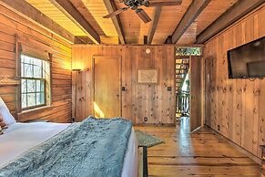 Luxury Pearcy Cabin w/ 5 Private Acres + Hot Tub!