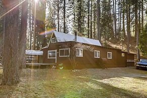 Quaint + Rustic A-frame < 5 Mi to Plumas-eureka!