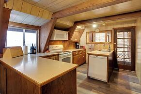 Quaint + Rustic A-frame < 5 Mi to Plumas-eureka!