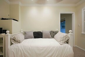 Bakersfield Oasis: Sweet Tropical Pool Setup!