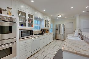 Bakersfield Oasis: Sweet Tropical Pool Setup!