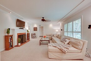 Bakersfield Oasis: Sweet Tropical Pool Setup!