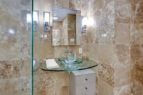 Bakersfield Oasis: Sweet Tropical Pool Setup!