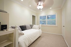 Bakersfield Oasis: Sweet Tropical Pool Setup!