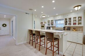 Bakersfield Oasis: Sweet Tropical Pool Setup!