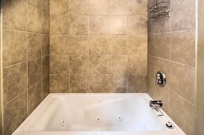 Hungry Horse Cabin: 11 Mi to Glacier National Park