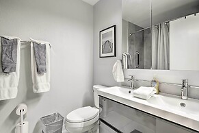 Lakefront Tempe House w/ Sun Deck, Hot Tub & Boats