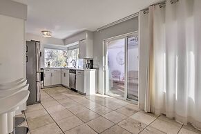 Lakefront Tempe House w/ Sun Deck, Hot Tub & Boats