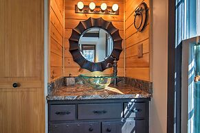 Cozy Beech Mountain Family Retreat w/ 2 Decks!