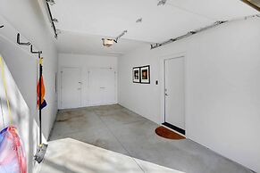 Fireplace & Deck: Modern Cabin in Grand Lake!