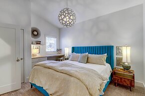 Fireplace & Deck: Modern Cabin in Grand Lake!