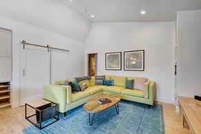 Fireplace & Deck: Modern Cabin in Grand Lake!