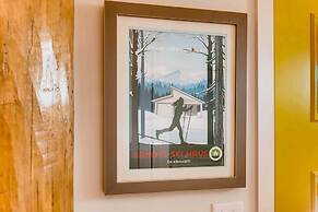 Fireplace & Deck: Modern Cabin in Grand Lake!