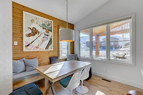 Fireplace & Deck: Modern Cabin in Grand Lake!