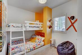 Fireplace & Deck: Modern Cabin in Grand Lake!