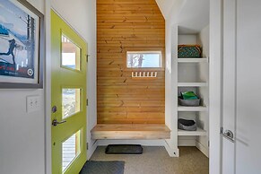 Fireplace & Deck: Modern Cabin in Grand Lake!