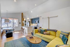 Fireplace & Deck: Modern Cabin in Grand Lake!