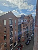 Remarkable 2-bed Apartment in Central Liverpool