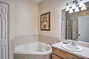 Sunny Villa w/ Lanai: 17 Mi to Disney!