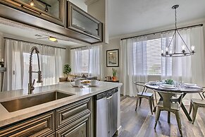 Modern Phoenix Condo w/ Resort Pool & Spa!