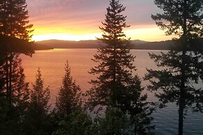 South Lake Coeur D'alene Home w/ Dock & Kayaks!