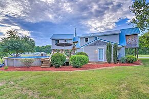 Country-chic Studio w/ Pool + Stable Access!