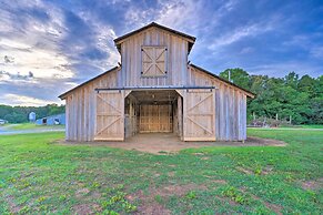 Country-chic Studio w/ Pool + Stable Access!