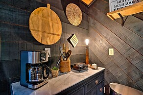 Country-chic Studio w/ Pool + Stable Access!