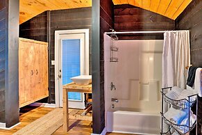 Country-chic Studio w/ Pool + Stable Access!