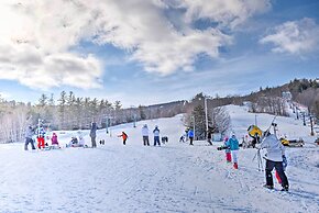 Pet-friendly Gilford Home by Gunstock Ski Mountain