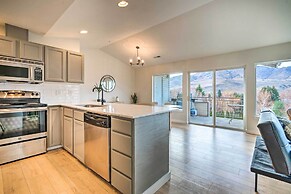 Chic Chelan Condo w/ Balcony, Walk to Lake & Dtwn!