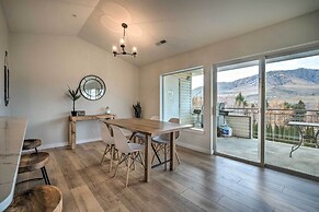 Chic Chelan Condo w/ Balcony, Walk to Lake & Dtwn!