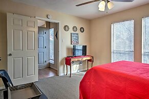 Quiet Rental w/ Balcony: 14 Mi to Downtown Houston